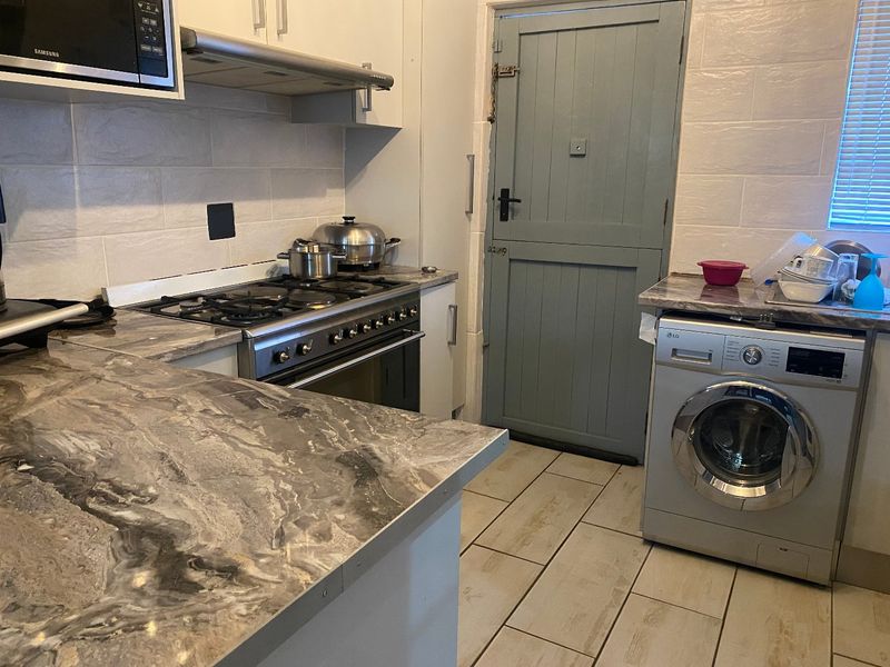 PPRA Registered Gorgeous Gompo Gem – Stylish 3-Bedroom, 2-Bathroom Home- Lounge - Dining Room- Kitchen - Photo 3