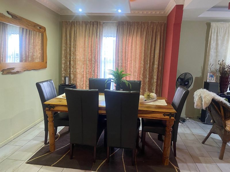 PPRA Registered Gorgeous Gompo Gem – Stylish 3-Bedroom, 2-Bathroom Home- Lounge - Dining Room- Kitchen - Photo 5