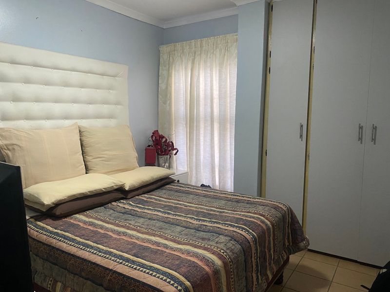 PPRA Registered Gorgeous Gompo Gem – Stylish 3-Bedroom, 2-Bathroom Home- Lounge - Dining Room- Kitchen - Photo 9