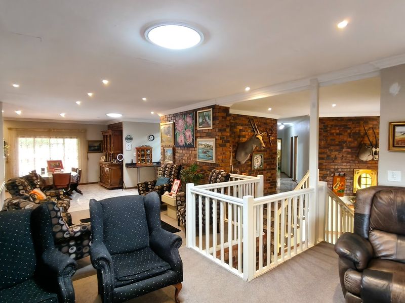 Spacious 5 bed home in Krugersdorp with fibre - Photo 8