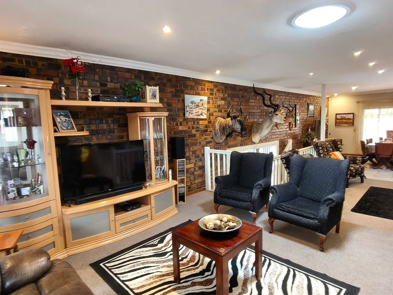 Spacious 5 bed home in Krugersdorp with fibre - Photo 7