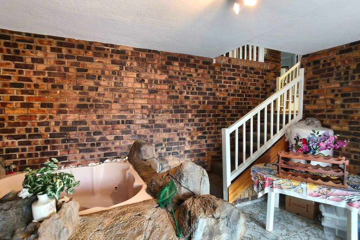 Spacious 5 bed home in Krugersdorp with fibre - Photo 5