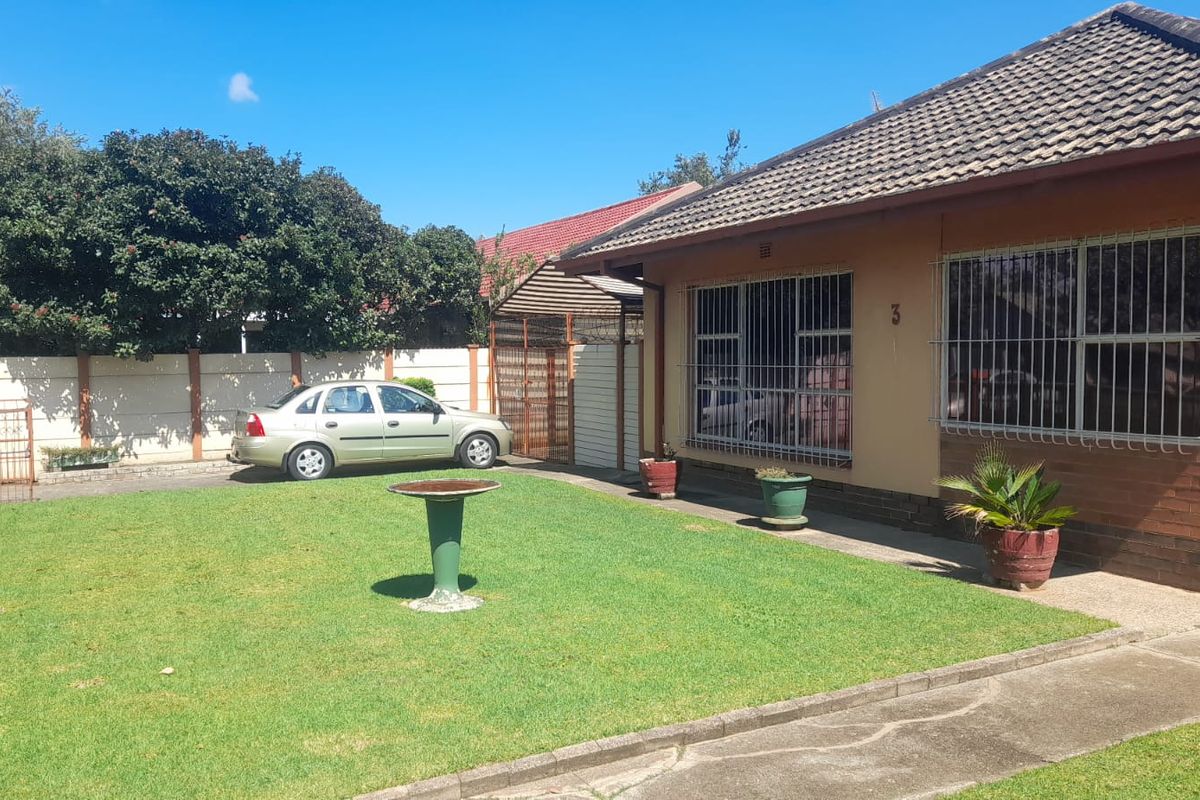 A beautifully maintained home  - Photo 5