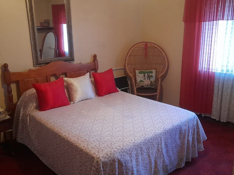 A beautifully maintained home  - Photo 3
