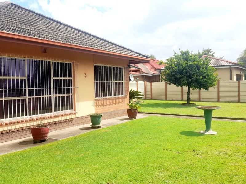A beautifully maintained home  - Photo 4
