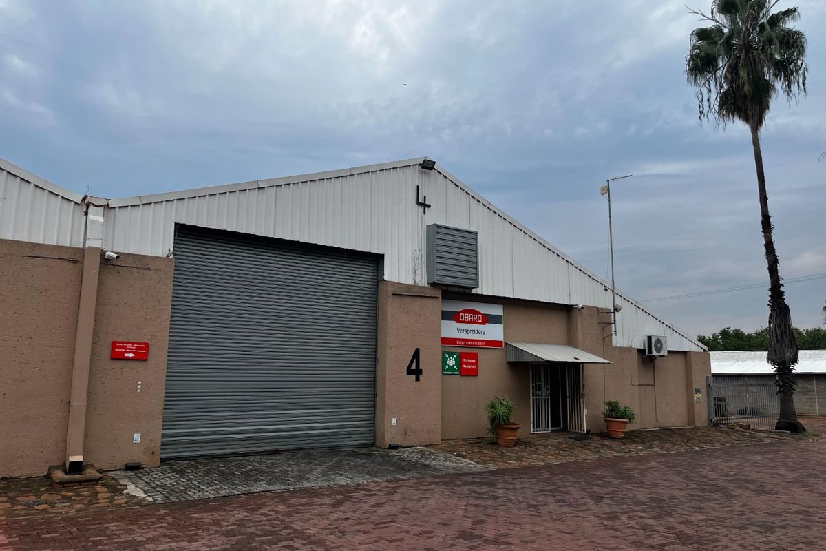 High-Exposure Commercial Property To Let – Ideal for Logistics & Warehousing! - Photo 5