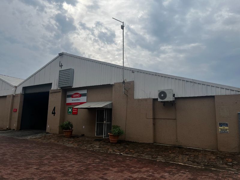 High-Exposure Commercial Property To Let – Ideal for Logistics & Warehousing! - Photo 7