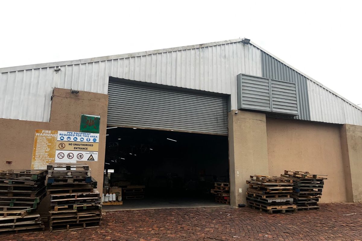 High-Exposure Commercial Property To Let – Ideal for Logistics & Warehousing! - Photo 3