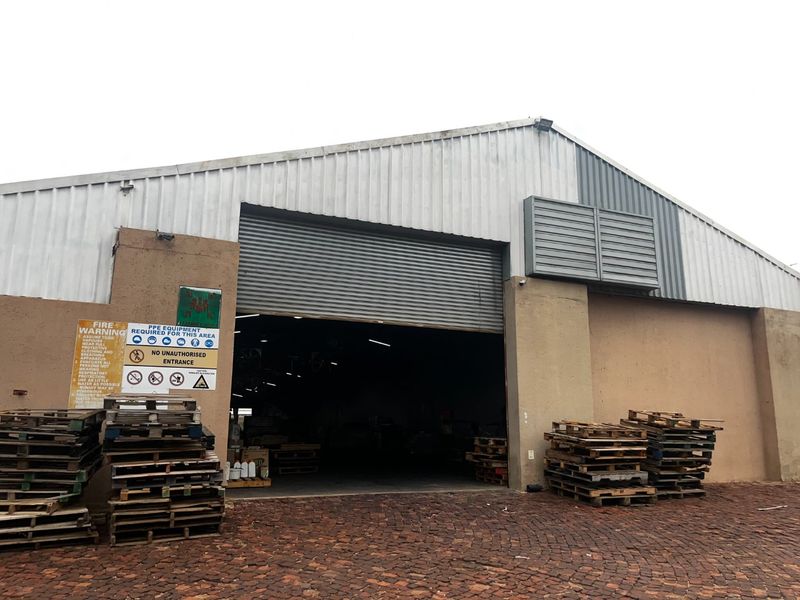 High-Exposure Commercial Property To Let – Ideal for Logistics & Warehousing! - Photo 3