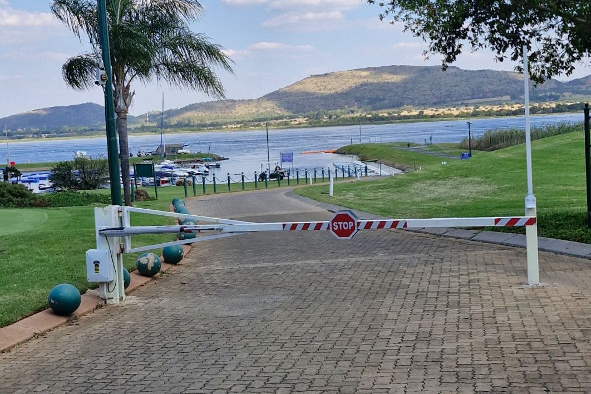 Luxury Fully Furnished 4-Bedroom Home with Private Marina Access & Premium Lifestyle Living - Photo 2