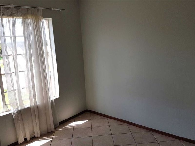 Modern One-Bedroom Retreat with En-Suite Comfort - Photo 3