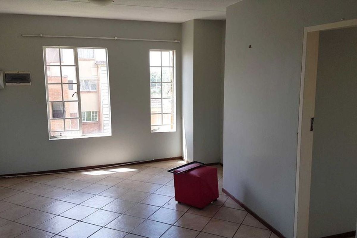 Modern One-Bedroom Retreat with En-Suite Comfort - Photo 2