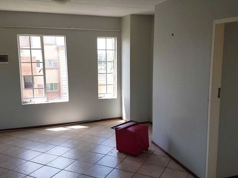 Modern One-Bedroom Retreat with En-Suite Comfort - Photo 2