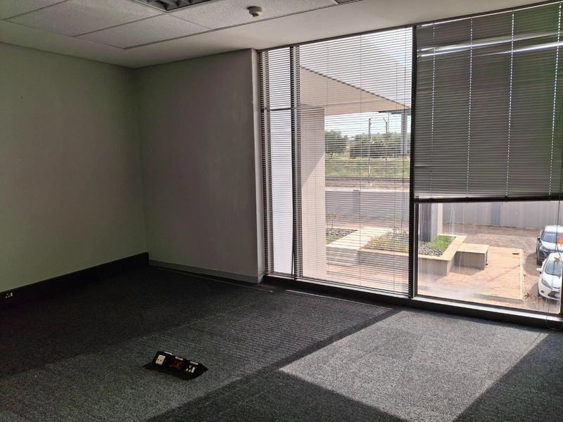 **Modern office space in high-demand park | Landlord direct** - Photo 4