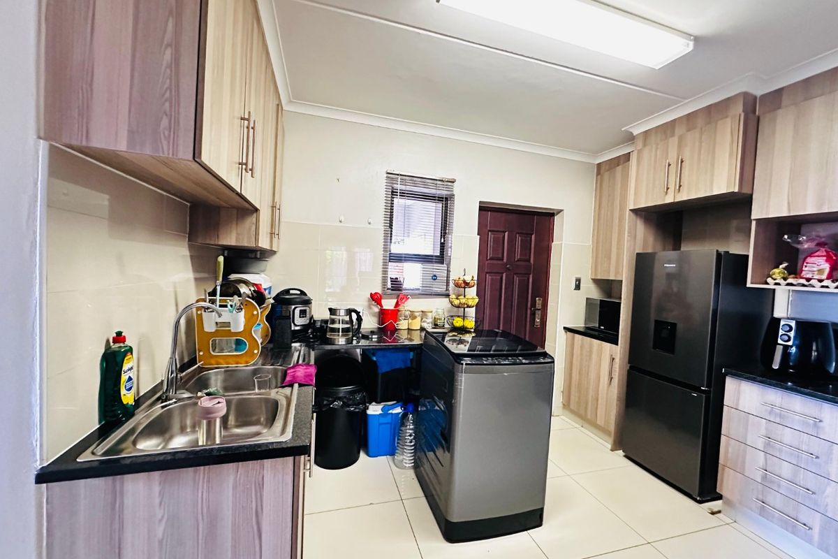 3 Bedroom, 2 Bathroom Ground Floor Apartment to Rent - Photo 2