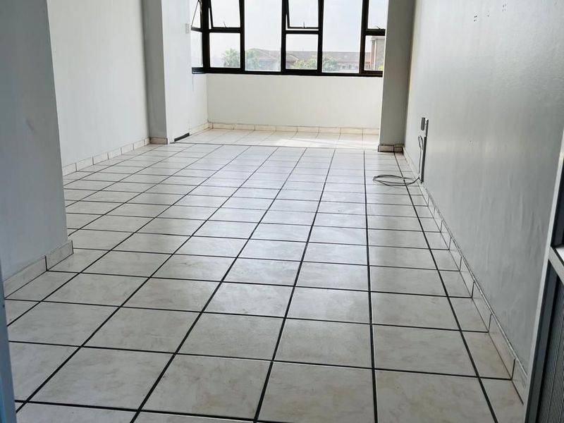 1.5 Bedroom, 1 Bathroom Apartment To Let In Umbilo, Durban - Photo 3