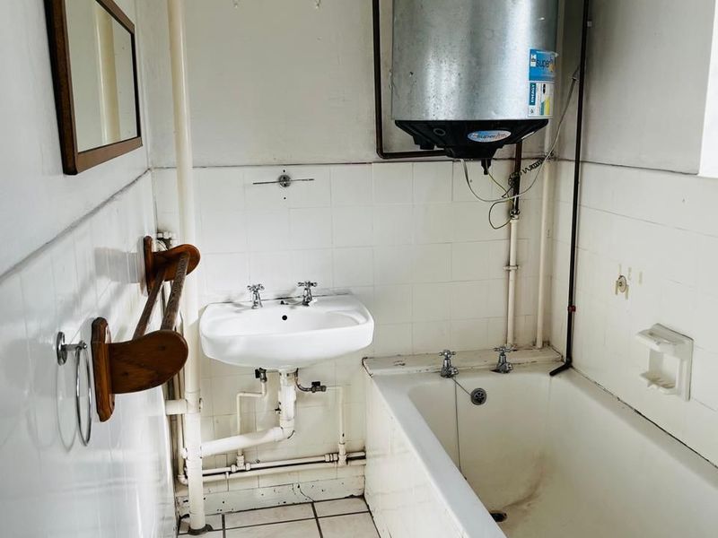 1.5 Bedroom, 1 Bathroom Apartment To Let In Umbilo, Durban - Photo 6