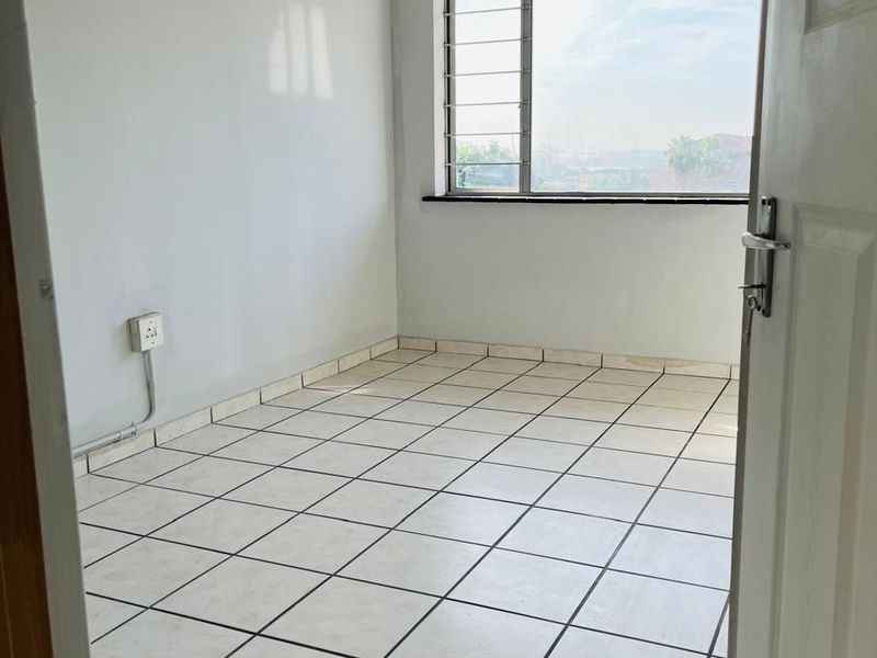 1.5 Bedroom, 1 Bathroom Apartment To Let In Umbilo, Durban - Photo 4