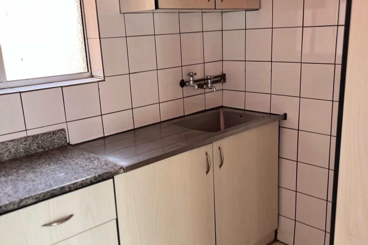 1 Bedroom, 1 Bathroom Apartment For Sale In Umbilo, Durban - Photo 3