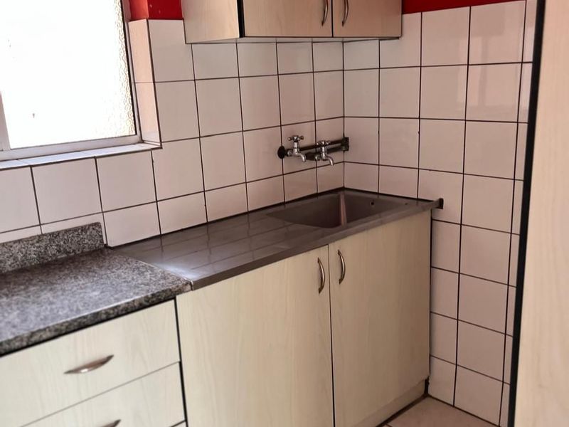 1 Bedroom, 1 Bathroom Apartment For Sale In Umbilo, Durban - Photo 3