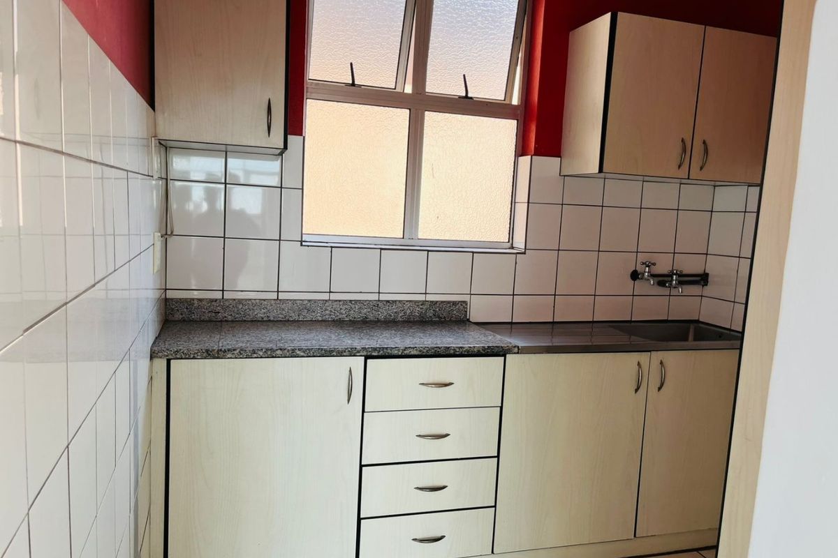 1 Bedroom, 1 Bathroom Apartment For Sale In Umbilo, Durban - Photo 2
