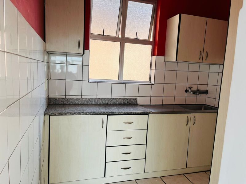 1 Bedroom, 1 Bathroom Apartment For Sale In Umbilo, Durban - Photo 2