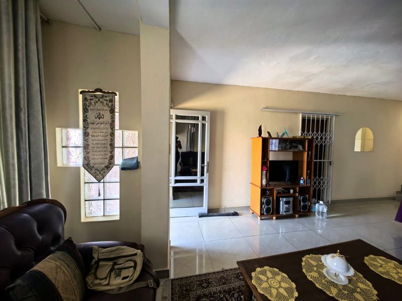 3 Bedrooms, 2 Bathrooms House For Sale In Reservoir Hills, Durban  - Photo 5