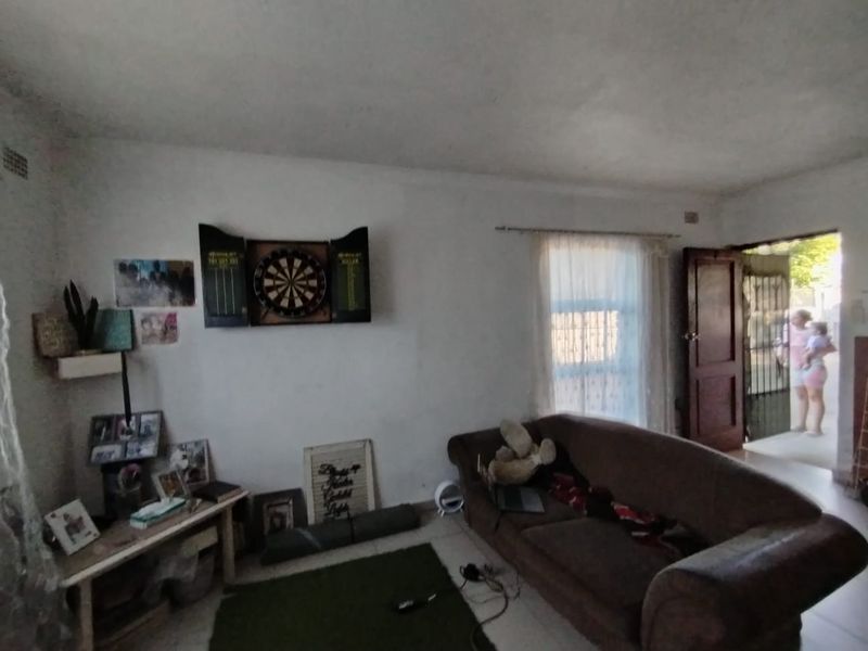 2 BED GROUND FLOOR FOR SALE IN GOLDEN OLDIE EIKENHOF FLATS - Photo 4