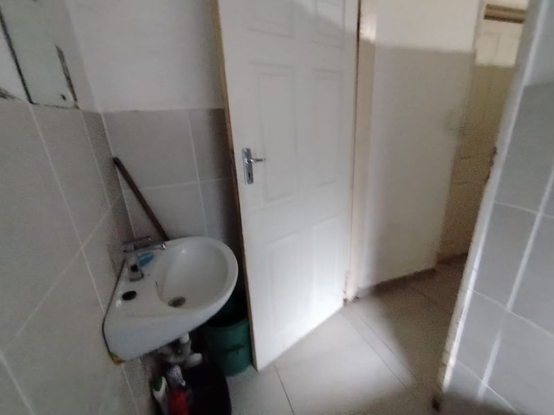 2 BED GROUND FLOOR FOR SALE IN GOLDEN OLDIE EIKENHOF FLATS - Photo 10