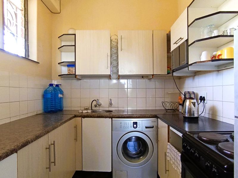 Charming 1 Bedroom Apartment for Sale in James Drive, Silverton – Perfect for First-Time Buyers or Investors - Photo 2