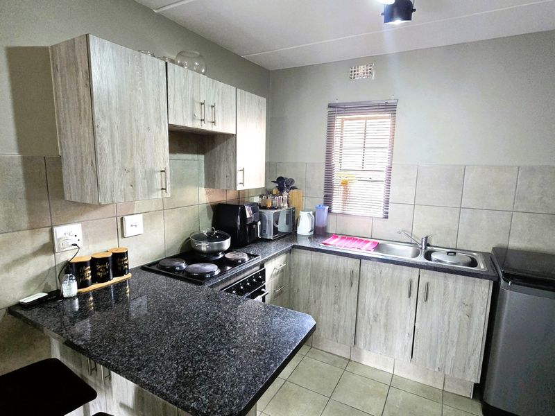 Modern 2-Bedroom Apartment for Sale in Oxford Heights, Montana Tuine - Photo 9