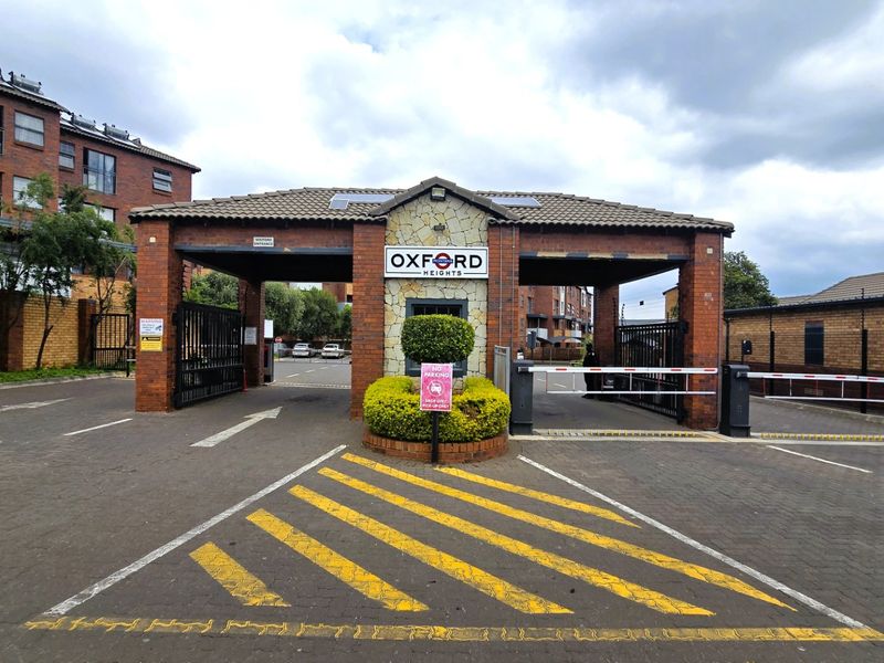 Modern 2-Bedroom Apartment for Sale in Oxford Heights, Montana Tuine - Photo 2