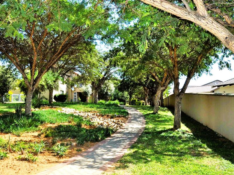 Modern 2 Bedroom, 2 Bathroom Home for Sale in Prestigious Leeuwenhof Estate - Photo 9