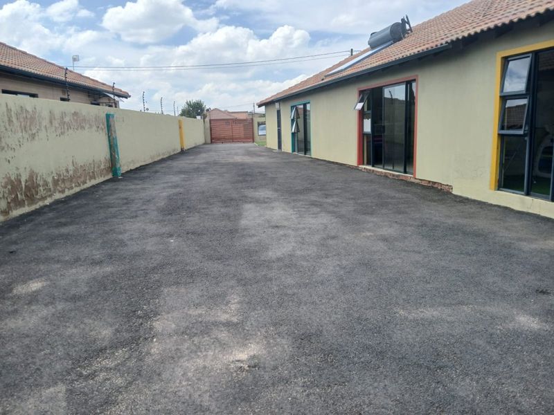 Spacious five bedroom house for sale - Photo 3