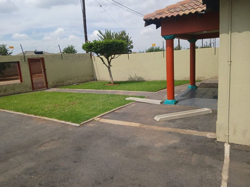 Spacious five bedroom house for sale - Photo 5