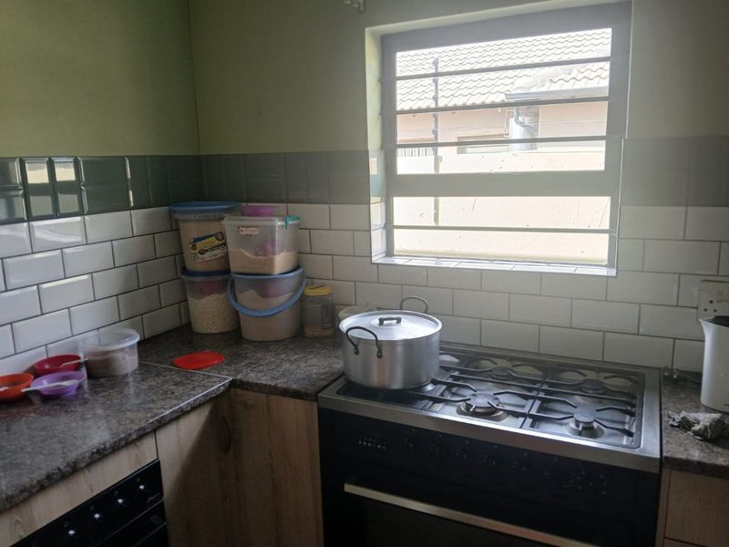 Spacious five bedroom house for sale - Photo 9