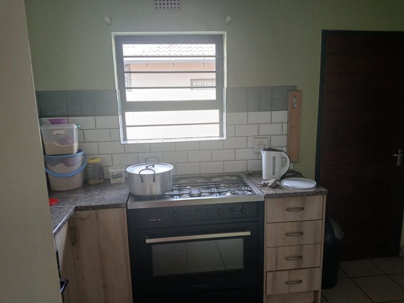 Spacious five bedroom house for sale - Photo 8