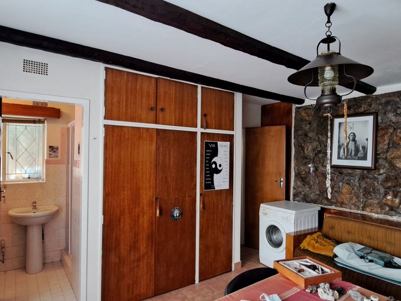 This charming bachelor’s cottage is ideal for a single person starting out.  - Photo 2