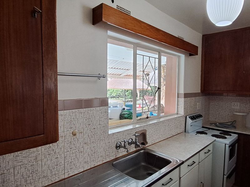 This charming bachelor’s cottage is ideal for a single person starting out.  - Photo 4