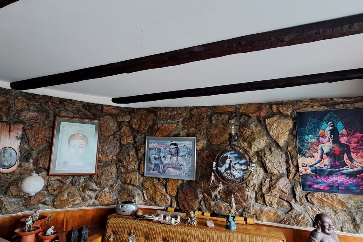 This charming bachelor’s cottage is ideal for a single person starting out.  - Photo 3