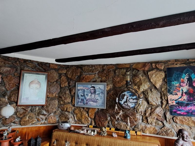 This charming bachelor’s cottage is ideal for a single person starting out.  - Photo 3