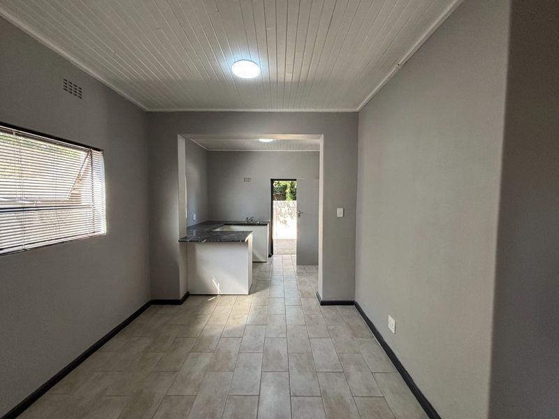 Spacious 1- Bedroom Flatlet with Private Entrance - Photo 6