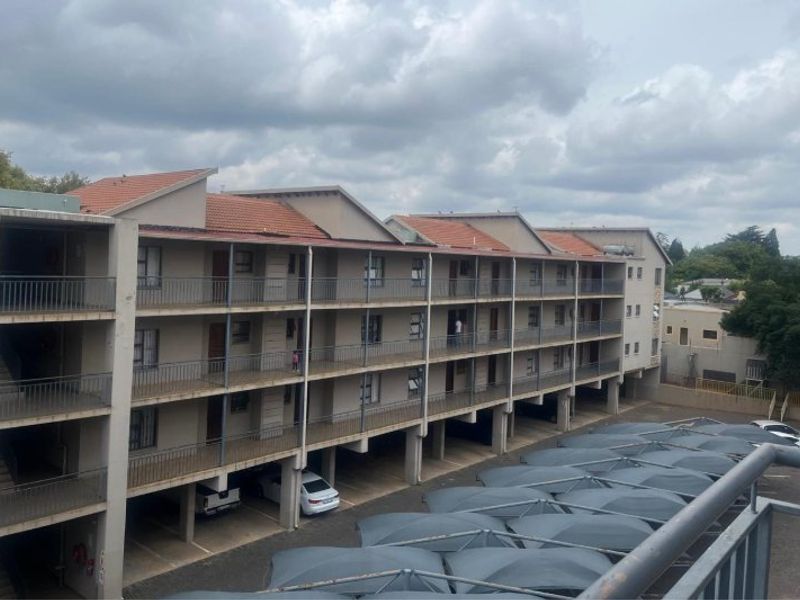 Spacious 2 bed 1 bath apartment - Photo 9