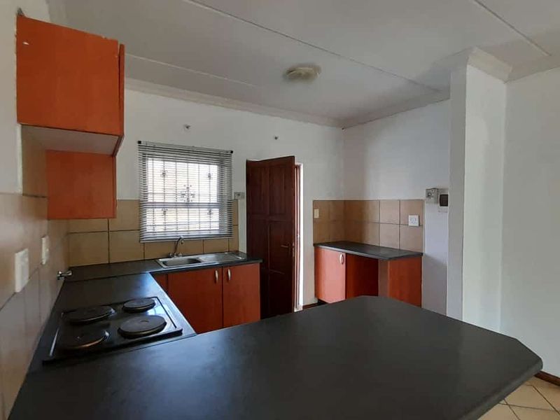 Spacious 2 bed 1 bath apartment - Photo 8