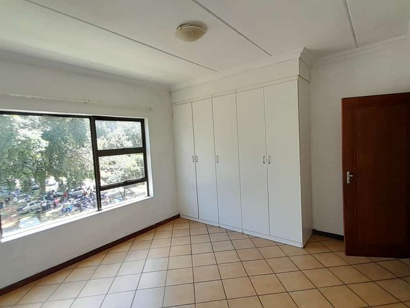 Spacious 2 bed 1 bath apartment - Photo 7