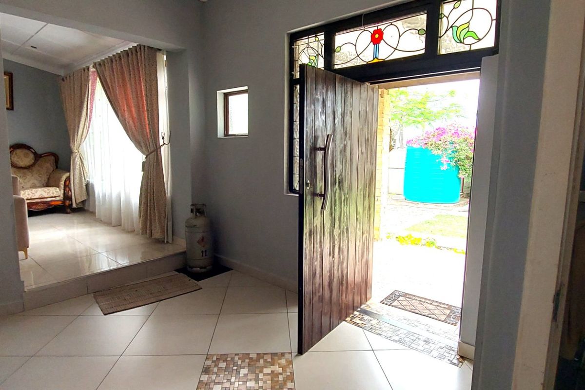 Spacious Family Home with Income Potential in the Heart of Vincent - Photo 5