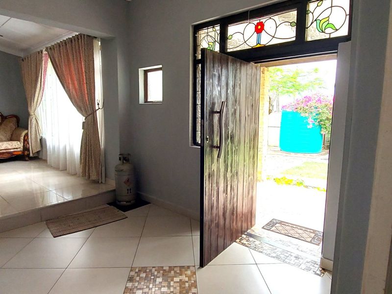 Spacious Family Home with Income Potential in the Heart of Vincent - Photo 5