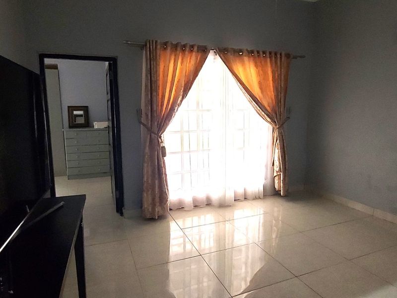 Spacious Family Home with Income Potential in the Heart of Vincent - Photo 10