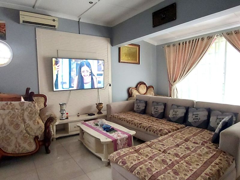 Spacious Family Home with Income Potential in the Heart of Vincent - Photo 9