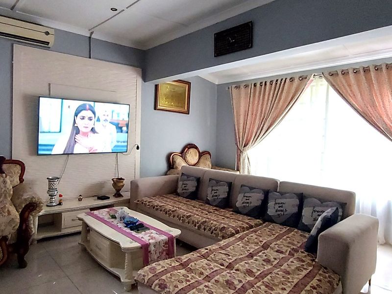 Spacious Family Home with Income Potential in the Heart of Vincent - Photo 8